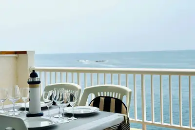 Image de 2048 - Mediterraneo B 2-6, Quiet Area, On The Rocks, Feet In The Water!