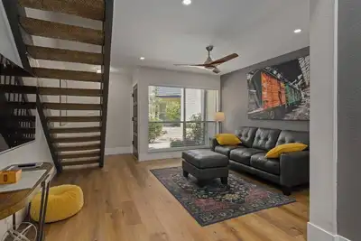 Image de Central Phoenix trendy Executive Townhome!