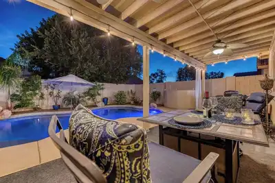 Image de Sunny Free Heated Pool & Lush backyard home