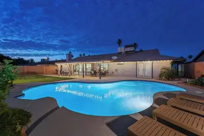 Image de Lux Glendale Home with Free Private Heated Pool