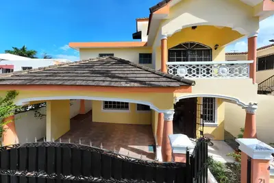 Image de Spacious and secure villa 5 minutes from the beach