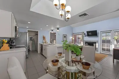 Image de The Tempe Designer Home! Pets stay Free!