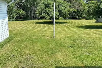 Image de Secluded hideaway on 1 acre. Relax, hot tub, Wi-Fi. Pet friendly.