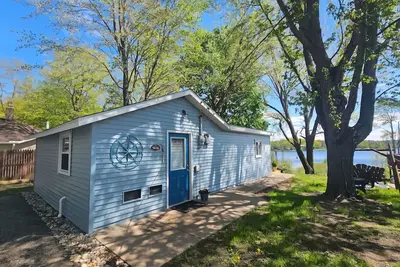 Image de New Henderson Lake Listing -Ac Wi/fi Amazing lake views. Near Rifle River Access