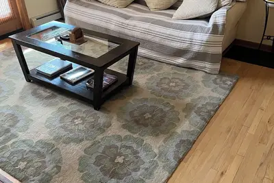 Image de Upscale 2+ Br Near Downtown, Mountains, Shops and everything else!