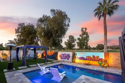 Image de Modern 4br Escape | Private Heated Pool, Fire Pit & Entertainment