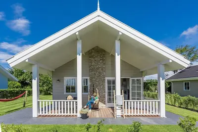Image de Bungalow près de la côte et forêt