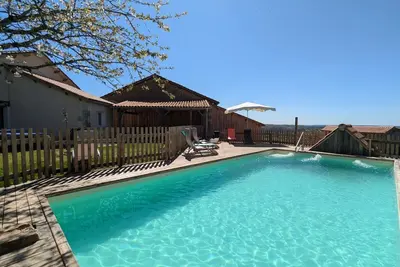 Image de Gîte pour 11 pers. avec piscine, jardin clos et animaux admis