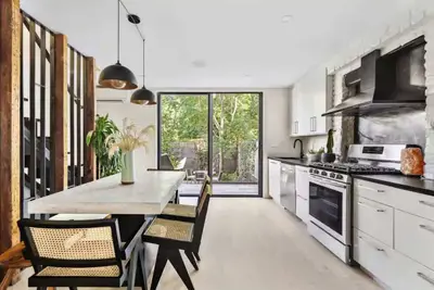 Image de Humboldt Grove by Rove | 2br w/Private Garden & Gym