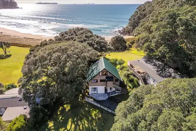 Image de Beautiful Beachfront – Absolute Oceanfront 5br Timber Home with Stunning Views