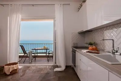 Image de The Beach House - Steps from the Sea