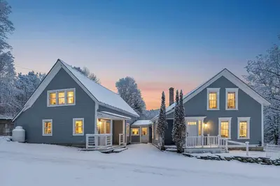 Image de Renovated 3-Br Farmhouse Near Okemo