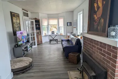 Image de Quaint Farmhouse on 10 acres. Lake access and pet friendly.