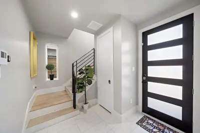 Image de New Lux 3 Bdr, Private Roofdeck with Skyline view, mins away from Toyota Centre