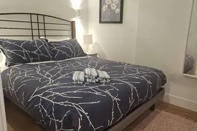 Image de Modern Sophistication at Harbor Edge, Ac