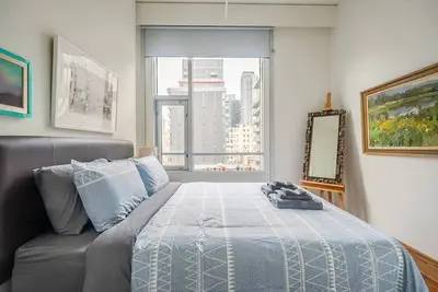 Image de Modern Industrial Charm: 2br Designer Loft