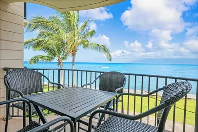 Image de On the Ocean's Edge, Steps to Beach - Kahana Reef 210
