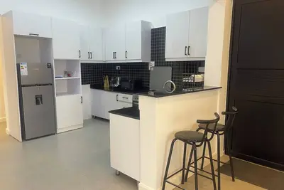 Image de 3-bed apartment @ the heart of classy Akright City, 20 min to Entebbe airport.