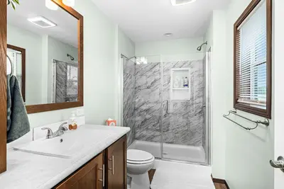 Image de Red Pine Retreat- Quiet 3-bedroom lake house in Saginaw-close to Duluth!