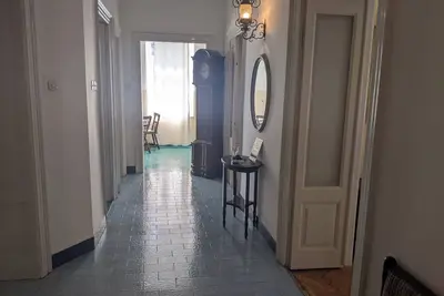 Image de Charming Heritage Apartment Walking Distance to the Beach