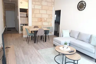 Image de Appartement de charme, proche de la Citadelle, idéale pour découvrir la région