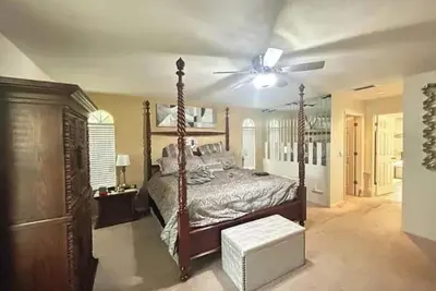 Image de Spacious 5-bedroom house in amazing Odessa, 1 acre, Lake Front