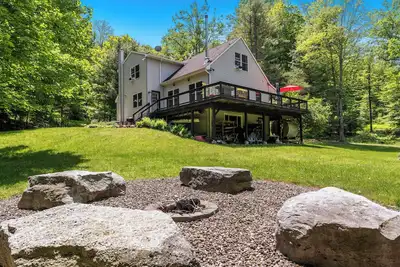 Image de Location location location! ! ! Hike into Minnewaska and Mohonk from front door!