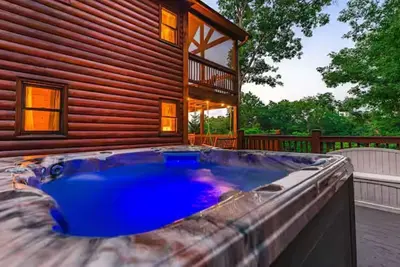 Image de Jacuzzi-Firepit-Game Room-Pet Friendly-Fenced Yard