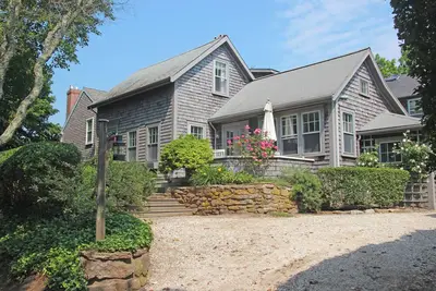 Image de 3-bedroom Nantucket home in Town