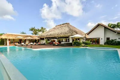 Image de Exclusive Villa for Sale in Casa de Campo, La Romana, La Romana - Luxury, Space and Comfort