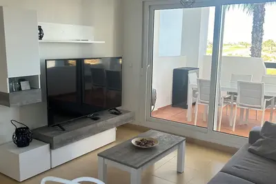 Image de Appartement familiale\nTrès bien équipé dans un golf au calme avec piscine.