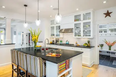 Image de Chic Home with Stunning Patio, 5-min drive to Downtown