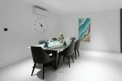 Image de The Vvs Apartments - Three-Bedroom Premium Apartment with Balcony