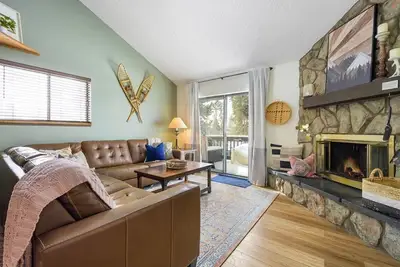 Image de Ski, Sip, Stay! 3br Fraser Townhome w/ WiFi, Gym & Cozy Vibes and Club House!