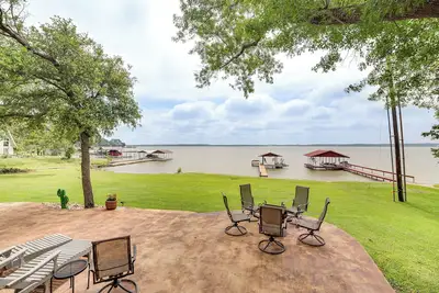Image de Waterfront Retreat w/ Dock on Cedar Creek Lake!