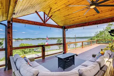 Image de Lake View + Huge Deck: Cozy Possum Kingdom Retreat