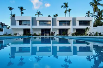 Image de Modern Villa with Pool – 4 -Min Walk to Beach, Wi-Fi, A/C & Pet-Friendly