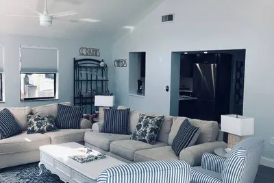 Image de 3-bedroom pool house in lovely Venice close to beaches. Enjoy your stay!