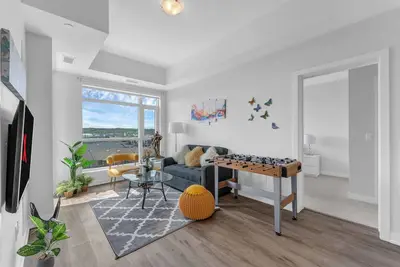 Image de Stoney Creek Home ~ Modern Chic Condo ~ Comfort