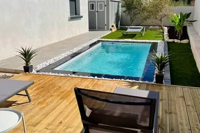Image de Charmant rez de villa\nCALME avec piscine privée