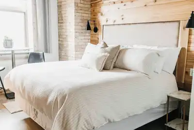 Image de Dockside Suite 1 | The Brix | Pool in Canal Park!