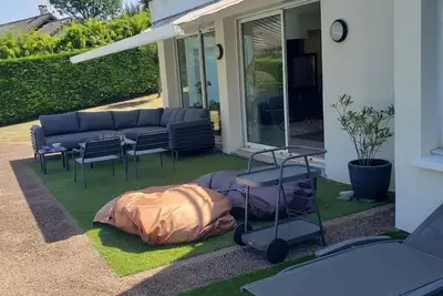 Image de Les pieds dans l'eau, cette superbe villa contemporaine