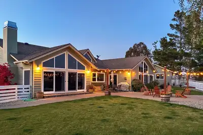 Image de Hilltop House with beautiful views and lots to offer.