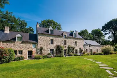 Chambre d'hôtes 'Chambre - Spa - Piscine - Sauna' avec terrasse privée et jardin partagé