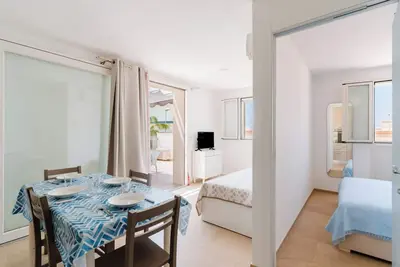 Image de Appartement 'Bouganvillea' avec vue sur mer, terrasse partagée et climatisation