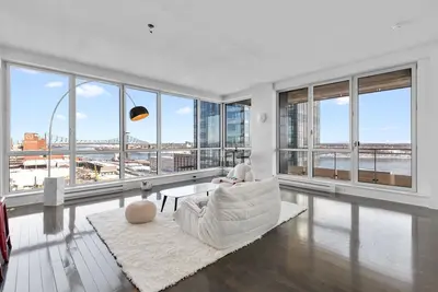 Image de Lux apartment in the Old Port with fabulous view from the roof to celling window