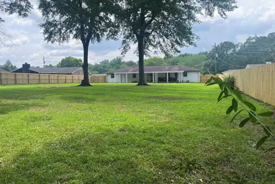 Image de Two Oaks Near Campus