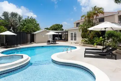 Image de Luxe Retreat With Private Pool Near Beach - The June (3 bedroom)