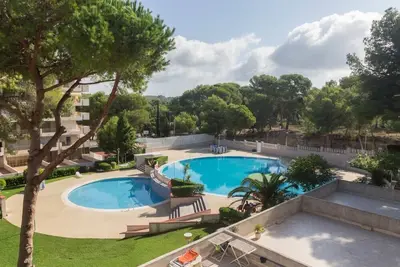 Image de Logement rénové avec piscine pour 6 personnes
