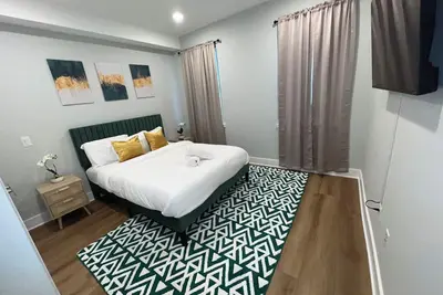 Image de Chic 3br Retreat w/ Stylish Color-Themed Rooms, 2 Baths & Private Patio Oasis